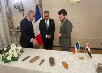 وزير الخارجية يحضر مراسم استرداد قطع اثرية مصرية بمقر السفارة المصرية في باريس