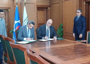 لتطوير المواصلات وتوفير فرص عمل لشباب السويس جهاز تنمية المشروعات يمول 100 تاكسي جديد