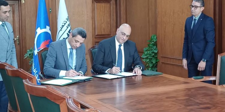 لتطوير المواصلات وتوفير فرص عمل لشباب السويس جهاز تنمية المشروعات يمول 100 تاكسي جديد