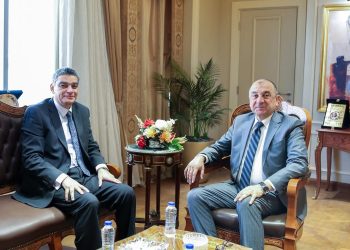 وزير قطاع الأعمال العام يبحث مع رئيس هيئة الشراء الموحد تعزيز التعاون في توفير الأدوية والمستلزمات الطبية