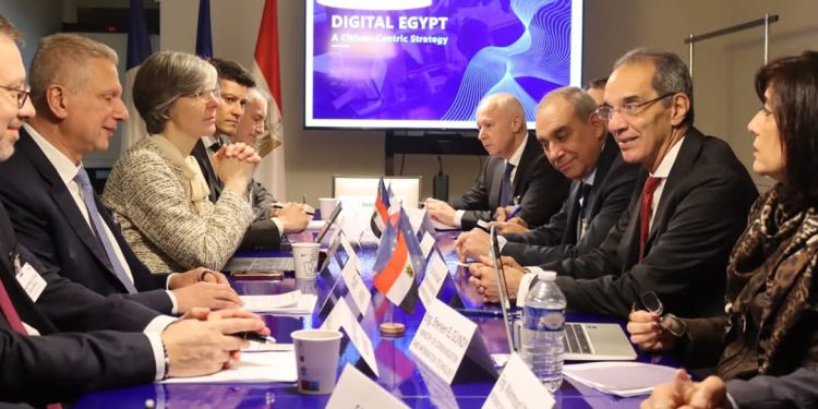 وزير الاتصالات: يناقش الفرص الاستثمارية بقطاع الاتصالات وتكنولوجيا المعلومات مع مسئولى الشركات الفرنسية الأعضاء فى مجلس أرباب العمل الفرنسى «ميديف» 