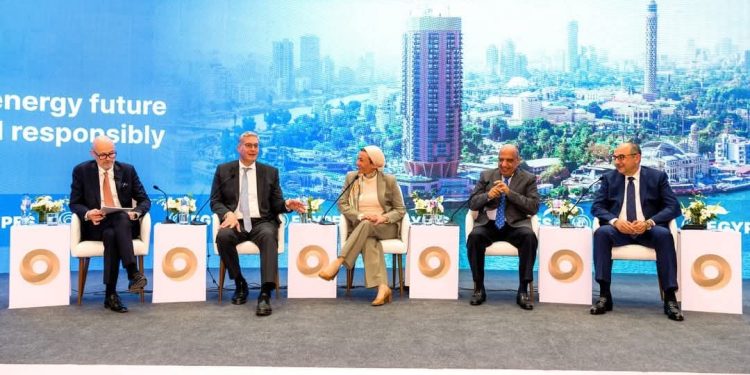 مؤتمر مصر الدولى للطاقة يستضيف وزراء البترول والكهرباء والبيئة وقطاع الأعمال في جلسة حوارية