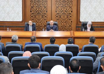 وزير الصناعة يبحث مع محافظ ومستثمري كفر الشيخ تحديات المناطق الصناعية بالمحافظة وسبل حلها