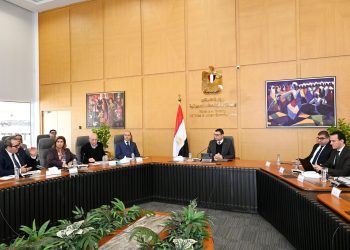 وزير الإسكان يعقد اجتماعا موسعا لمتابعة الموقف التنفيذي لمشروع تطوير موقع التجلي الأعظم
