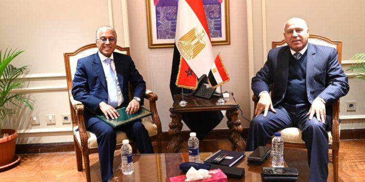 وزير الصناعة يستقبل سفير المغرب بالقاهرة لبحث التعاون في مجالي الصناعة والنقل