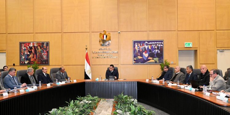 وزير الإسكان يتابع موقف مشروعات مياه الشرب والصرف الصحي التي يتم تنفيذها ضمن المبادرة الرئاسية «حياة كريمة»