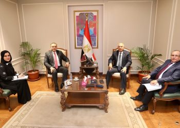وزير الصناعة يبحث مع سفير دولة قطر بالقاهرة سبل تعزيز التعاون بين البلدين في مجالي الصناعة والنقل