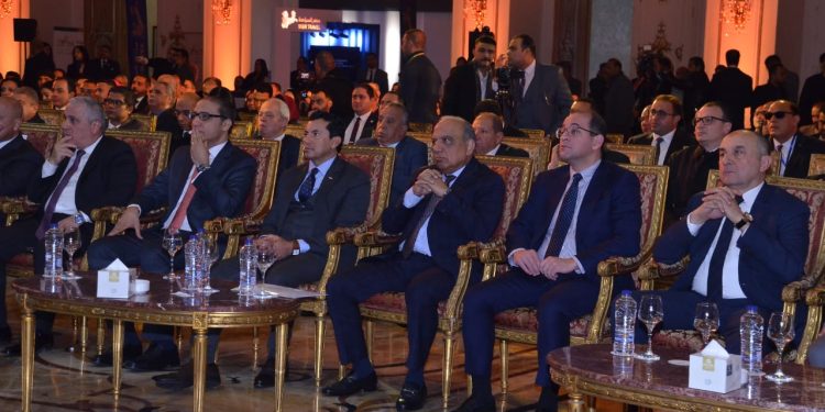 وزير الكهرباء: توطين صناعة المهمات الكهربائية بالشراكة مع القطاع الخاص .. ومشروعات الطاقة المتجددة بمهمات مصرية بعد عام 2030