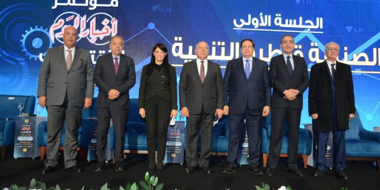 خالد أبو المكارم: تقليل زمن الإفراج الجمركي وتقليص رسوم النقل سيعزز من تنافسية القطاع الصناعي