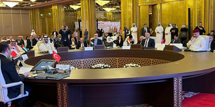 وزير الصناعة يشارك في أعمال الاجتماع الخامس للجنة العليا للشراكة الصناعية التكاملية المقام بالعاصمة القطرية الدوحة