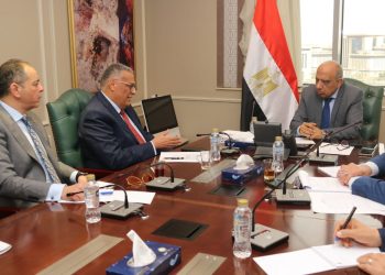 وزير الكهرباء يبحث مع رئيس المنطقة الاقتصادية للمثلث الذهبي فرص الاستثمار وتوفير التغذية الكهربائية اللازمة للتنمية واستغلال الموارد