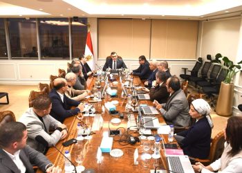 وزير الإسكان يعقد اجتماعا مع مسئولي شركة «سيتي إيدج» لاستعراض خططها التسويقية للترويج لبعض مشروعات «هيئة المجتمعات العمرانية»