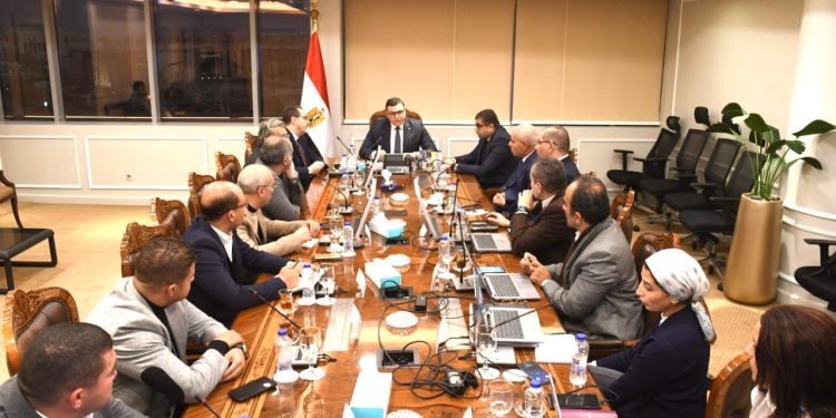 وزير الإسكان يعقد اجتماعا مع مسئولي شركة «سيتي إيدج» لاستعراض خططها التسويقية للترويج لبعض مشروعات «هيئة المجتمعات العمرانية»