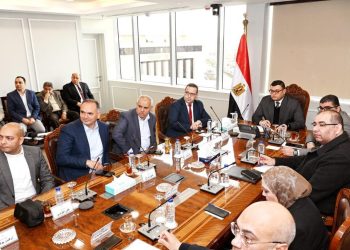 في اجتماعه مع مسئولي شركة «فاوندرز»: وزير الإسكان يستعرض عددا من الفرص الاستثمارية والخطة الترويجية لأحد المشروعات بالعاصمة الإدارية الجديدة