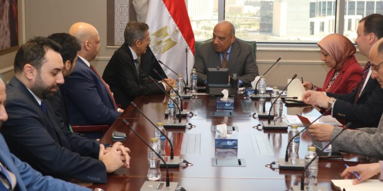 وزير الكهرباء يبحث مع شركة «أكوا باور» السعودية دعم وتعزيز التعاون والشراكة فى مجالات الطاقة المتجددة وبطاريات التخزين وتطوير الشبكات