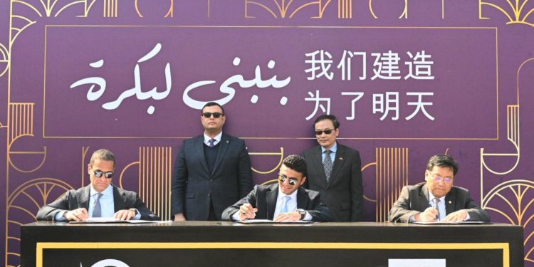 وزير الإسكان يشهد مراسم توقيع اتفاقية شراكة بين مجموعة العرجاني وشركة هندسة البناء الحكومية الصينية CSCEC