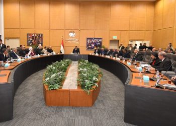 وزير الإسكان يعقد اجتماعه الدوري مع أعضاء مجلسي النواب والشيوخ   