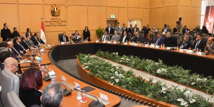 وزير الإسكان: إقبال كبير من المصريين بالخارج على حجز الوحدات السكنية المطروحة ضمن مبادرة بيتك في مصر