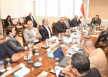 وزير الإسكان يلتقي مسئولى شركة «أبناء حسن علام» لمتابعة المشروعات التي تنفذها الشركة ضمن «حياة كريمة» وعدد من المدن الجديدة