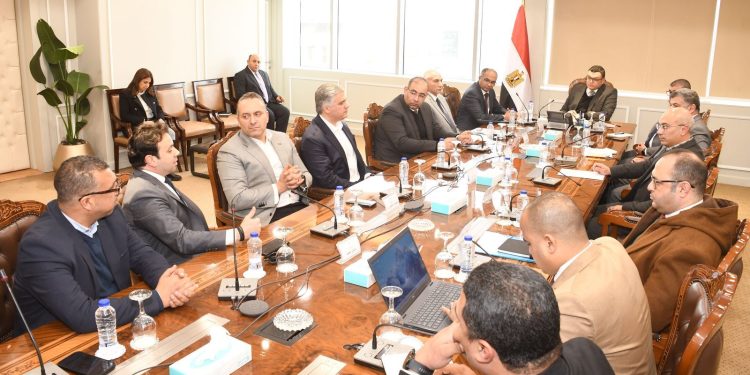 وزير الإسكان يلتقي مسئولى شركة «أبناء حسن علام» لمتابعة المشروعات التي تنفذها الشركة ضمن «حياة كريمة» وعدد من المدن الجديدة