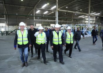 وزير الصناعة يفتتح مصنع متخصص في الأعشاب المجففة وخط إنتاج مواسير العزل من الصوف الزجاجي التابعين لمجموعة «القلعة» بمدينة السادات 