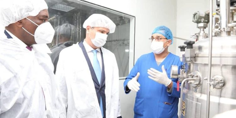 عقب مباحثاته مع فخامة الرئيس السيسي وحضور المنتدى المصرى الزامبى: رئيس زامبيا يتفقد معهد الامصال واللقاحات البيطرية بوزارة الزراعة ويوجه بالاستفادة من الخبرة المصرية في هذا المجال