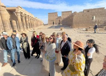 عظمة الأجداد.. معابد أسوان والأقصر تجذب فنانات 13 دولة عربية وأجنبية