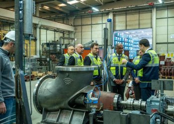 نائب وزير الإسكان يزور المصانع المتخصصة في تصنيع طلمبات محطات مياه الشرب والصرف الصحي بتركيا