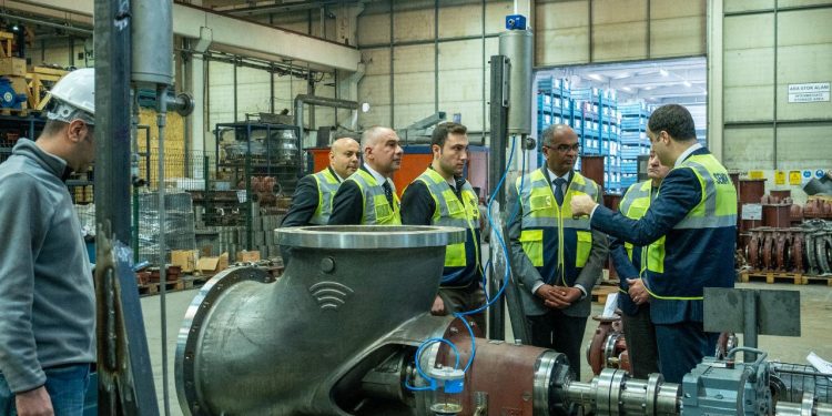 نائب وزير الإسكان يزور المصانع المتخصصة في تصنيع طلمبات محطات مياه الشرب والصرف الصحي بتركيا