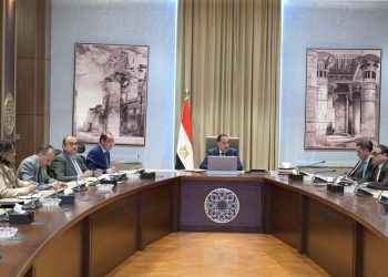 رئيس الوزراء يستعرض موقف منظومة تداول الأقطان .. ويوجه بسرعة سداد مستحقات المزارعين