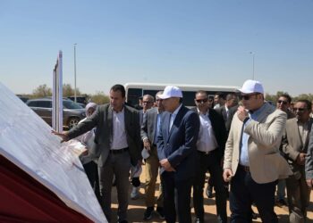 عقب تفقده وافتتاحه لأعمال التطوير بمصنع قنديل للصلب .. رئيس الوزراء يتفقد أعمال إنشاء محطة الصرف الصحي الصناعي بالعاشر من رمضان