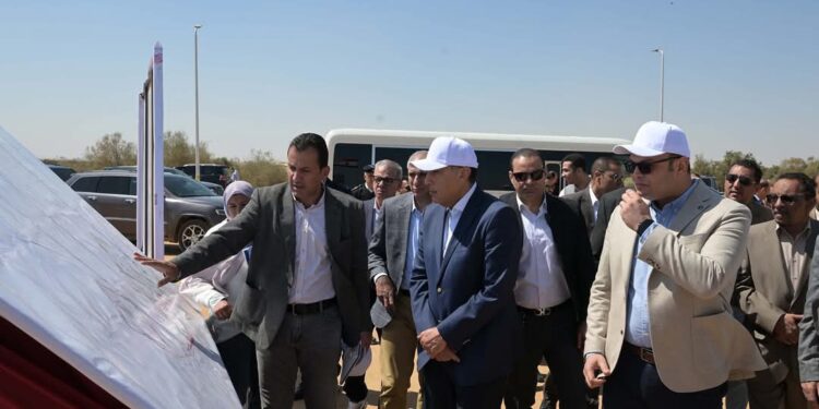 عقب تفقده وافتتاحه لأعمال التطوير بمصنع قنديل للصلب .. رئيس الوزراء يتفقد أعمال إنشاء محطة الصرف الصحي الصناعي بالعاشر من رمضان