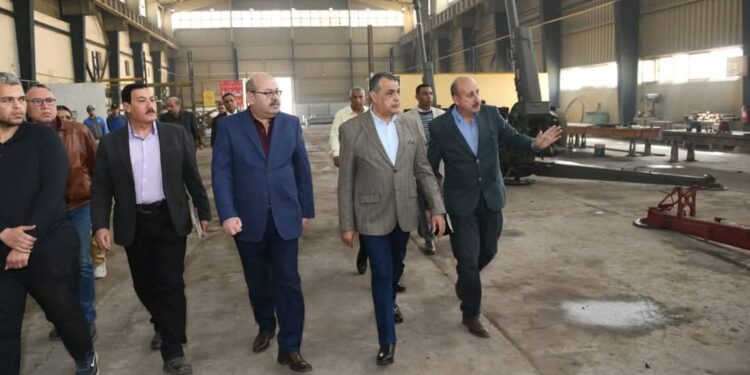 خلال زيارته المفاجئة لشركة أبو زعبل للصناعات الهندسية .. وزير الدولة للإنتاج الحربي حريصون على جذب المزيد من الاستثمارات وعقد شراكات إستراتيجية مع مختلف الجهات بالدولة