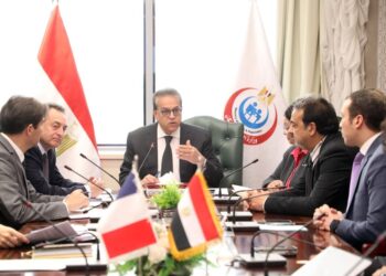  نائب رئيس مجلس الوزراء للصحة يستقبل السفير الفرنسي بالقاهرة لبحث سبل التعاون فى مجال الرعاية الصحية
