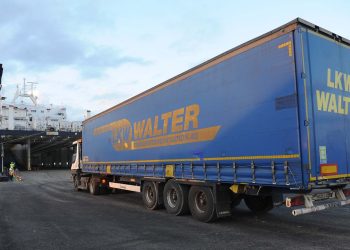 النقل تدعو المصدرين والمستوردين لضرورة للاستفادة من الخط الملاحي «الرورو» لنقل الحاصلات الزراعية والخضروات سريعة التلف والمنتجات المصرية إلى إيطاليا ومنها إلى أوروبا والعكس