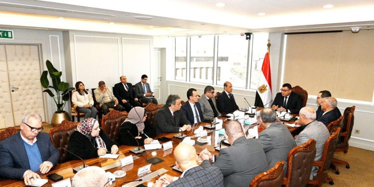 وزير الإسكان يتابع سير العمل بقطاعات هيئة المجتمعات العمرانية الجديدة وخطط العمل المستقبلية