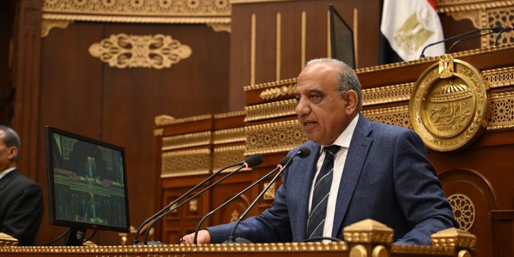 وزير الكهرباء والطاقة المتجددة: ملتزمون باتاحة الطاقة الكهربائية بجودة واستقرار واستمرارية على كافة الجهود لجميع الاستخدامات