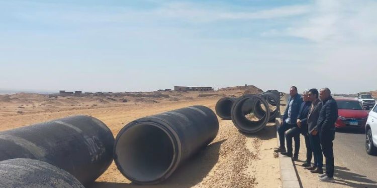 تمهيداً لتسليم الأراضي إلى المواطنين .. وزير الإسكان: بدء تنفيذ خطوط المياه والصرف الرئيسية بمنطقة القادسية بالعبور الجديدة