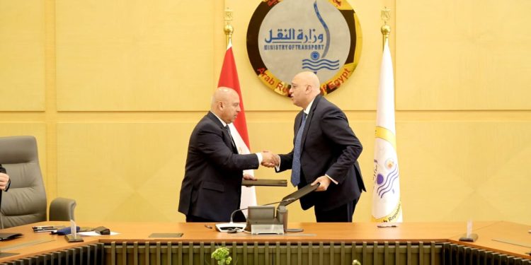 وزارة النقل وجهاز تنمية المشروعات المتوسطة والصغيرة يوقعان مذكرة تفاهم لتوفير فرص عمل مستدامة للشباب من الجنسين