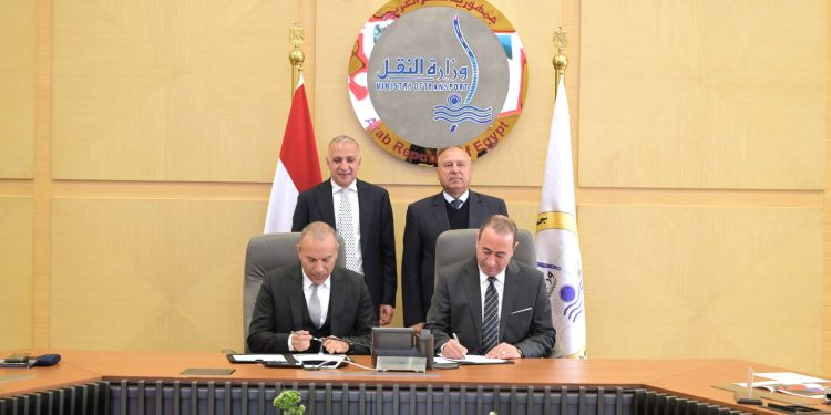 وزير النقل يشهد توقيع مذكرة تفاهم بين القابضة للنقل البحري والبري و السويدي اليكتريك لانشاء و تطوير منطقة صناعية لوجيستية متكاملة بميناء دمياط على مساحة قدرها 6 مليون متر مربع