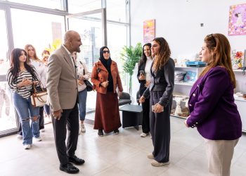 بمناسبة اليوم العالمي للمرأة .. المهندس جرجس يوسف في زيارة تفقدية لمستشفى «بهية» لدعم محاربات سرطان الثدي