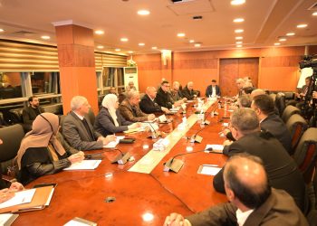 وزير الصناعة يبحث مع وزيرا الكهرباء والإسكان و المطورين الصناعيين بالمناطق الصناعية آليات وضوابط تنظيم عمل المطورين الصناعيين في مصر