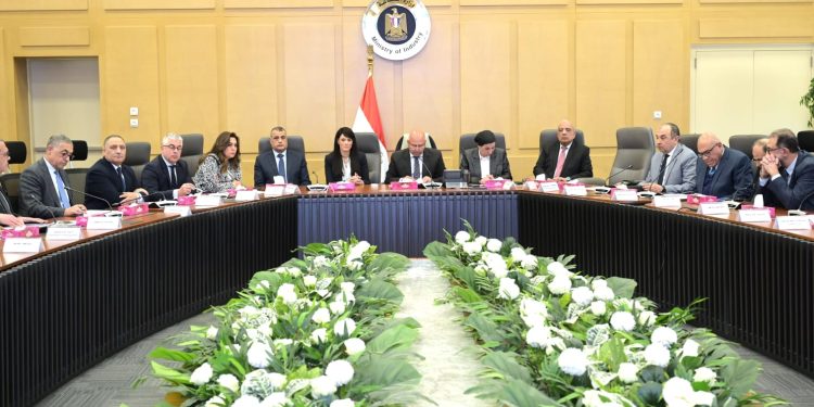 وزير الصناعة يترأس الاجتماع التاسع عشر للمجموعة الوزارية للتنمية الصناعية