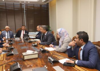 وزير الزراعة ومحافظ الوادي الجديد يبحثان مع وفد رجال الأعمال الصينين تعزيز الاستثمار الزراعي في مصر