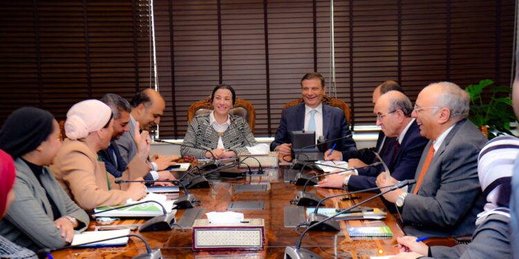 وزيرا الزراعة والبيئة يبحثان الاستفادة من المخلفات الزراعية والحيوانية في تصنيع الأعلاف والاسمدة العضوية