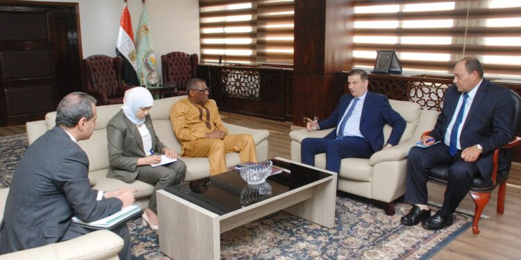 وزير الزراعة وسفير سيراليون في القاهرة يبحثان التعاون في مجال استنباط التقاوى وبناء القدرات والابتكارات الزراعية