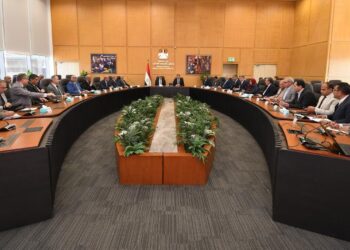 وزير الإسكان ورئيس الهيئة العربية للتصنيع يستعرضان الموقف التنفيذي للمشروعات المشتركة ضمن المبادرة الرئاسية «حياة كريمة»