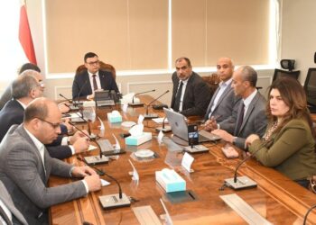 وزير الإسكان يلتقى ممثلي إحدى الشركات العالمية المتخصصة في إنشاء البحيرات crystal lagoon  ومعالجة مياه الصرف الصحي