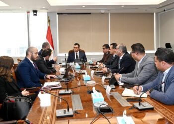 وزير الإسكان يستعرض مقترحًا للمخطط الاستراتيجي لتنمية منطقة غرب رأس الحكمة بالساحل الشمالي