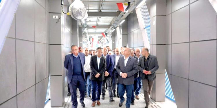 وزير الصناعة والنقل يتابع جاهزية المرحلة الأولى من مشروع الأتوبيس الترددي BRT ويوجه بالإنتهاء من المرحلة الثانية من المشروع قبل 30 مايو القادم